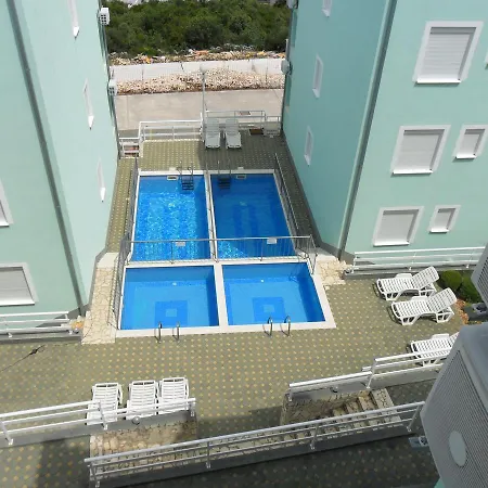 Bayview Apartment *